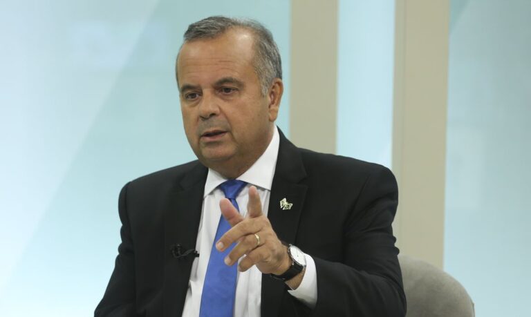 Investimento em tratamento de esgoto e água subiu 1.000%, diz ministro