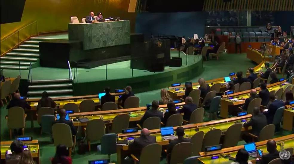 Assembleia Geral da ONU pede ‘fim imediato das hostilidades’ e culpa Rússia por crise humanitária na Ucrânia; Brasil votou a favor