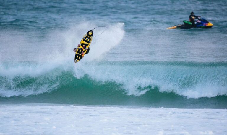 Brasil classifica 4 surfistas à próxima fase no circuito de Peniche