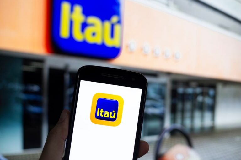 Itaú culpa atraso em processamento de dados como causa da falha que tirou seu aplicativo do ar