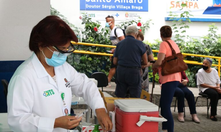 Covid-19: SP começa a aplicar quarta dose de vacina em idosos