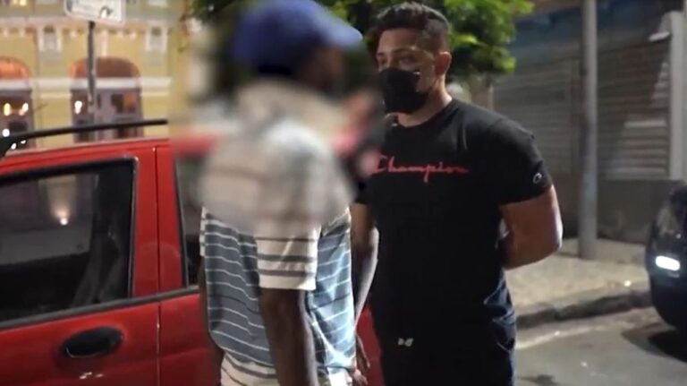 Em vídeo, funcionário do vereador Gabriel Monteiro orienta homem em situação de rua a forjar furto