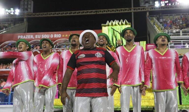 Rio: escolas fecham desfile da Série Ouro de olho no Grupo Especial