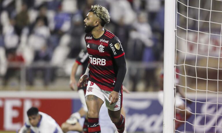 Gabriel brilha e Flamengo derrota Universidad Católica no Chile