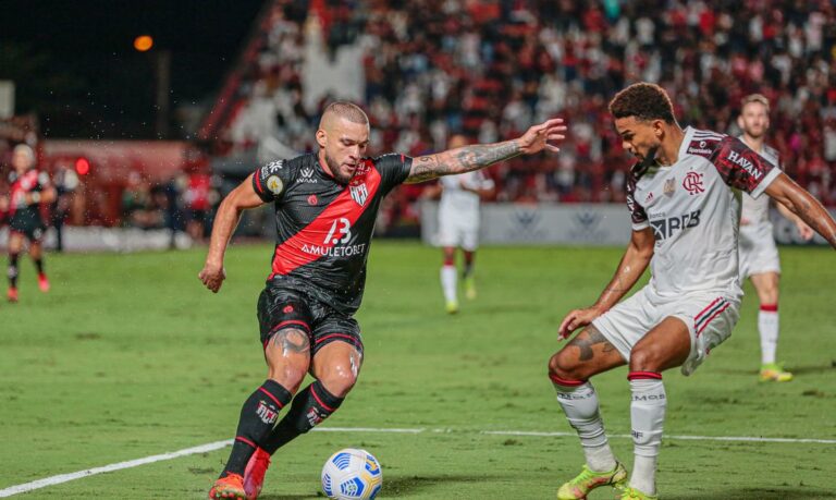 Atlético-GO e Flamengo duelam neste sábado, na abertura do Brasileirão