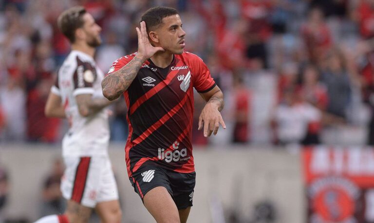 Brasileiro: Athletico-PR supera Flamengo com gol do uruguaio Terans