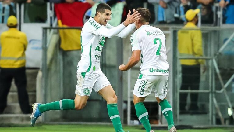 Pela Série B, Chapecoense vence o Grêmio fora de casa e acaba com jejum de dois meses sem vitória