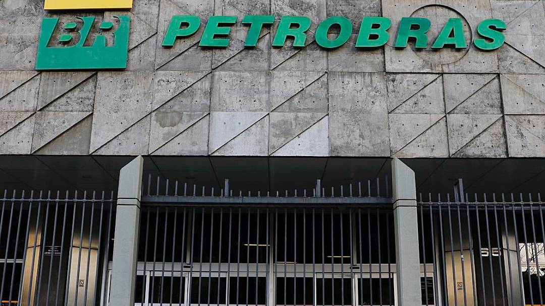 Edital Petrobras! 1.492 vagas e iniciais de R$ 5 mil!