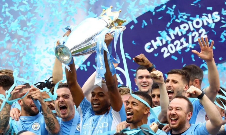 Manchester City conquista título inglês com virada histórica; Liverpool é vice