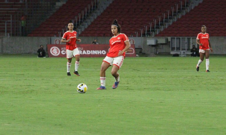 Internacional e Cruzeiro empatam em 1 a 1 no Brasileiro Feminino