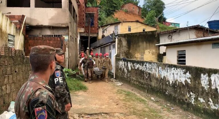 Sobe para 93 número de mortes confirmadas no Grande Recife por causa das chuvas