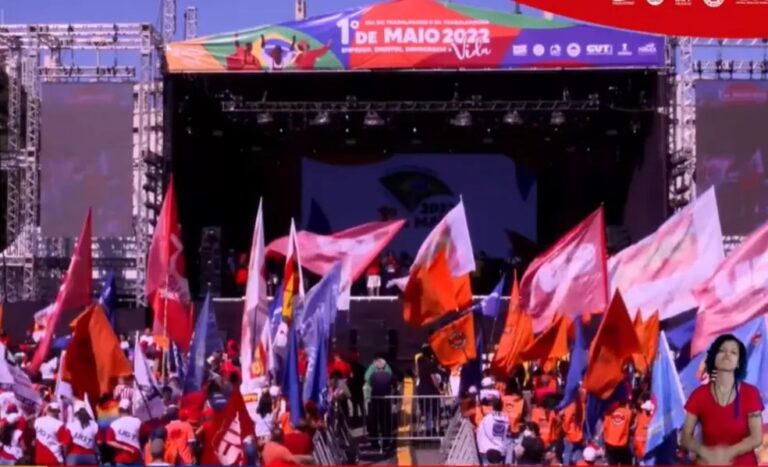 Manifestantes vão às ruas para protestar contra Bolsonaro no 1º de Maio