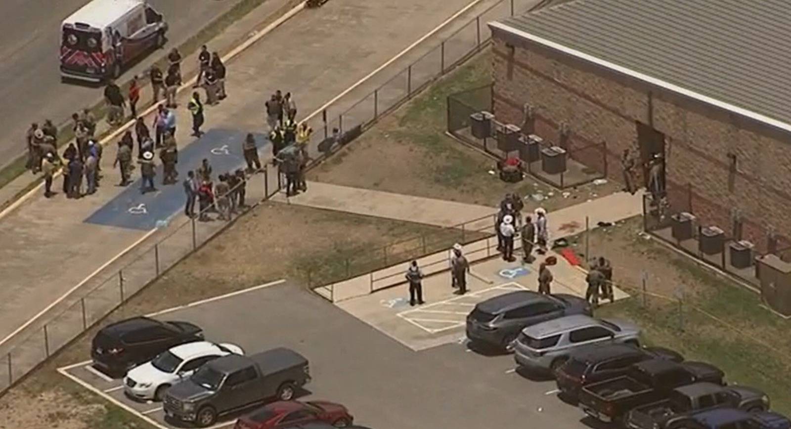 Tiroteio deixa 15 mortos em escola primária nos EUA, diz governador do Texas
