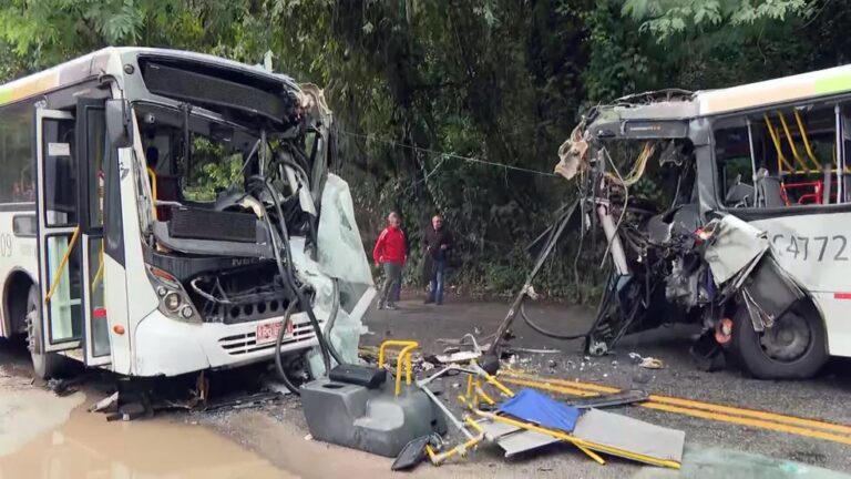 Acidente com ônibus deixa pelo menos 13 feridos no Rio de Janeiro