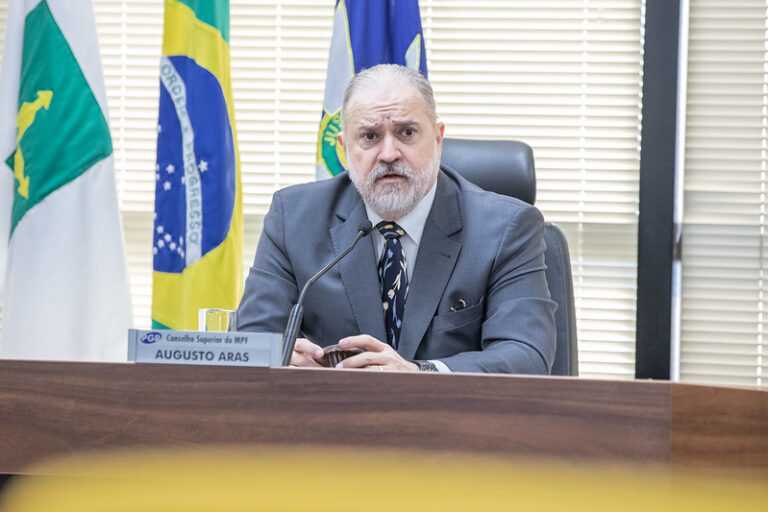 Augusto Aras vai ao Amazonas acompanhar investigações sobre crimes