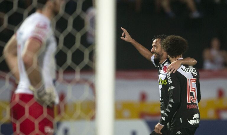 Em noite de golaços, Vasco derrota o Náutico no Arruda