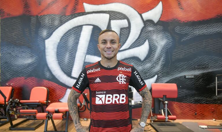 Flamengo anuncia saída de Isla e chegada de Everton Cebolinha