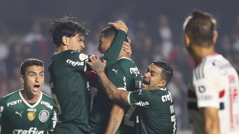 Com dois gols no fim, Palmeiras vence São Paulo de virada no Morumbi