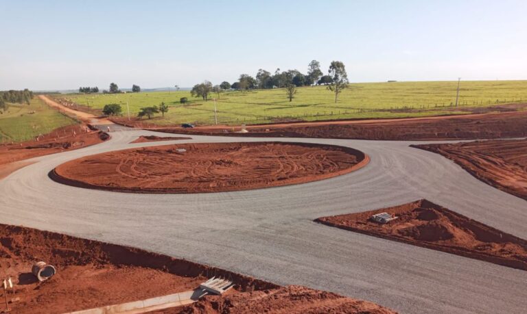 No Paraná, presidente visita trecho da Estrada Boiadeira em Umuarama