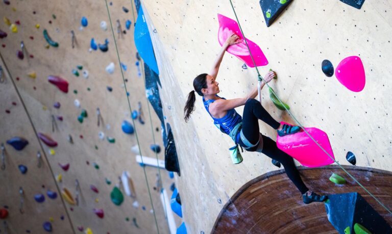 Brasileira leva bronze em etapa da Copa do Mundo de paraescalada