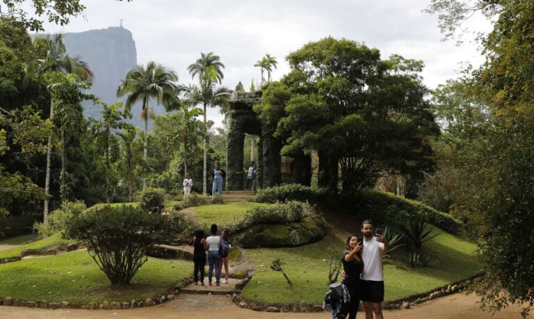 Jardim Botânico completa 214 anos tentando recuperar público