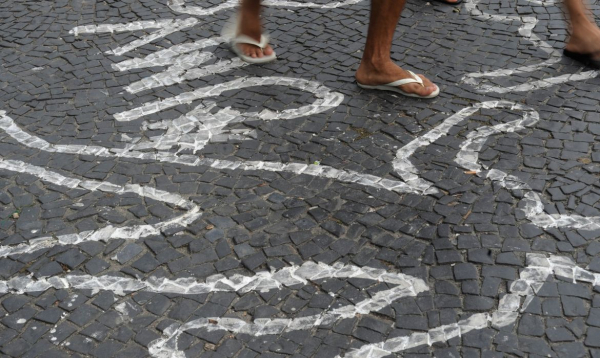 Mortes violentas caem 6% no Brasil em 2021, aponta anuário