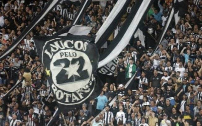 Torcida do Botafogo canta ‘time sem vergonha’ após derrota para o Avaí