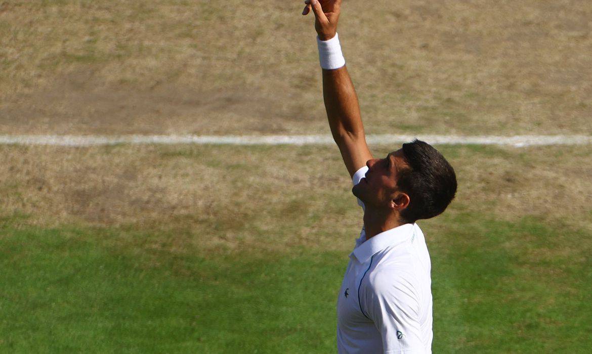Djokovic derrota Norrie e enfrentará Kyrgios na final em Wimbledon