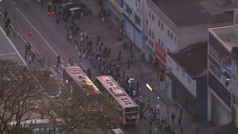 Protesto de motoristas de ônibus afeta 29 linhas no Campo Limpo