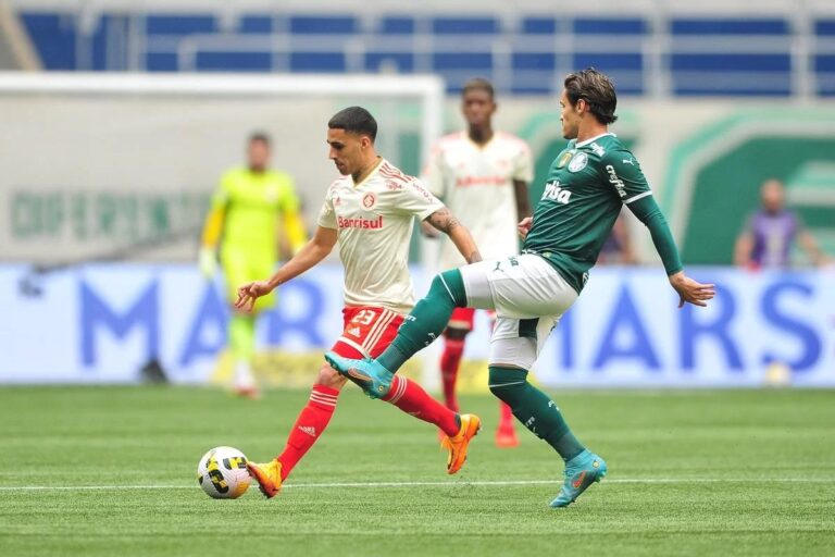 Palmeiras vence o Internacional e dispara na liderança do Campeonato Brasileiro