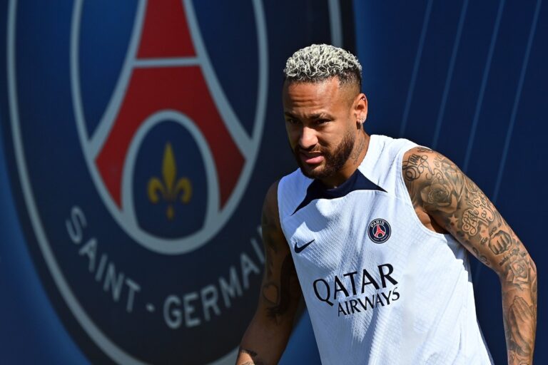 Técnico do PSG defende Neymar e diz que espera usá-lo como meia