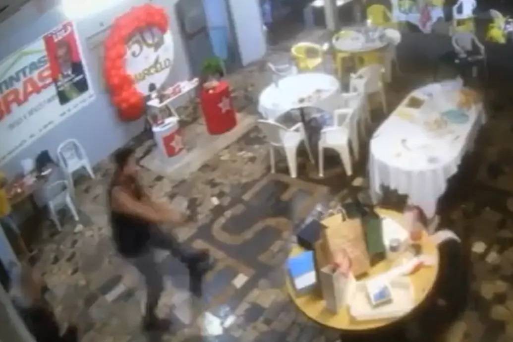 IMAGENS FORTES: Vídeo mostra policial bolsonarista matando petista, que apenas reage