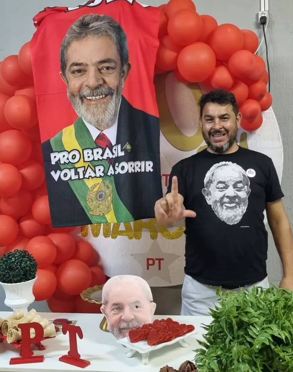 Guarda Bolsonarista assassina tesoureiro petista em festa com tema do PT