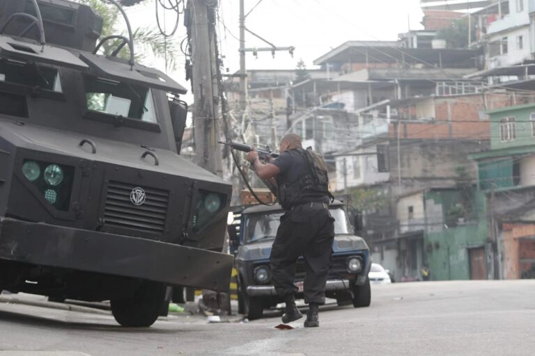 Polícia do RJ confirma 18 mortos em operação no Complexo do Alemão