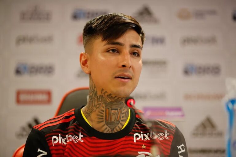 Pulgar é apresentado pelo Flamengo e evita falar sobre casos na Justiça