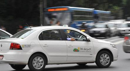 Auxílio de R$ 1.000 será pago a 245 mil taxistas nesta terça-feira