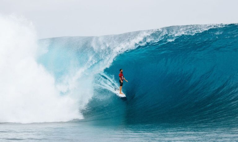 Italo Ferreira vive dia de fortes emoções na etapa de Teahupo’o