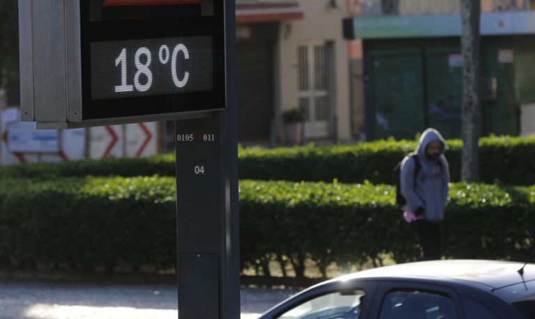 Vento forte chega ao Rio e semana deve começar com frente fria