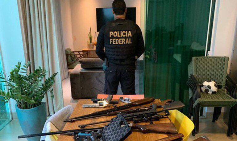 PF investiga crimes de contrabando e tráfico internacional de armas