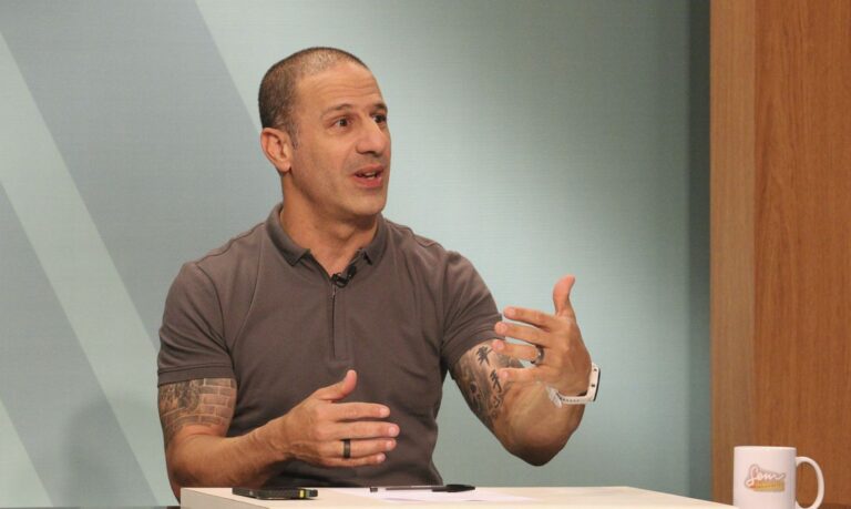 Tony Kanaan é o entrevistado do Sem Censura de hoje