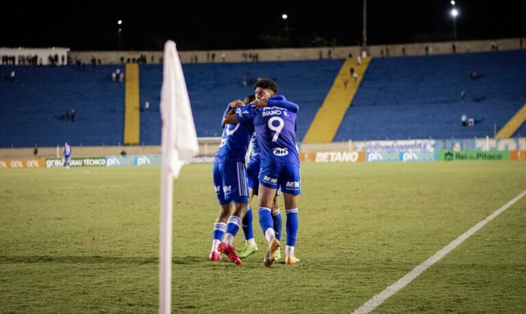 Série B: Cruzeiro arranca vitória de 2 a 1 sobre o Londrina