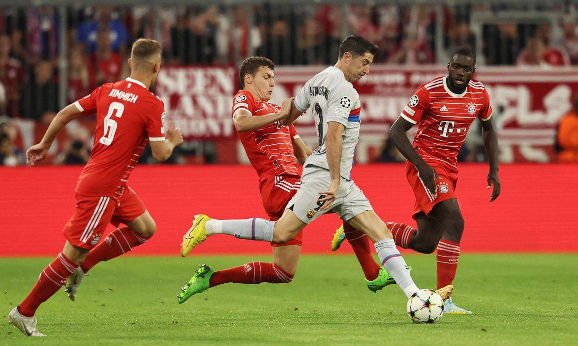 Bayern vence Barcelona e estraga retorno de Lewandowski a Munique