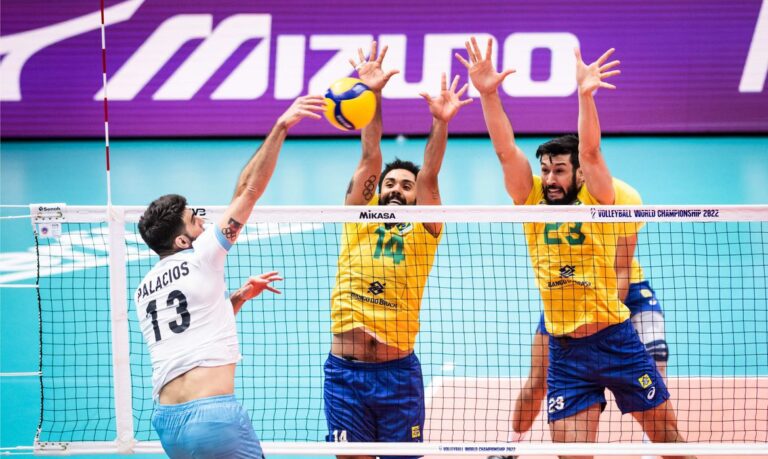 Brasil despacha Argentina e se classifica à semi do Mundial de Vôlei