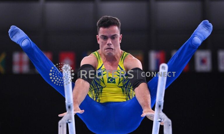 Caio Souza é ouro nas barras paralelas em etapa da Copa do Mundo