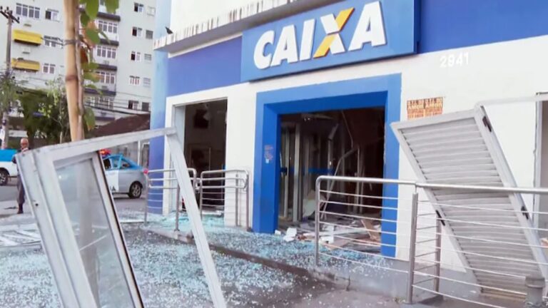 Tentativa de assalto destrói agência da Caixa no Rio de Janeiro