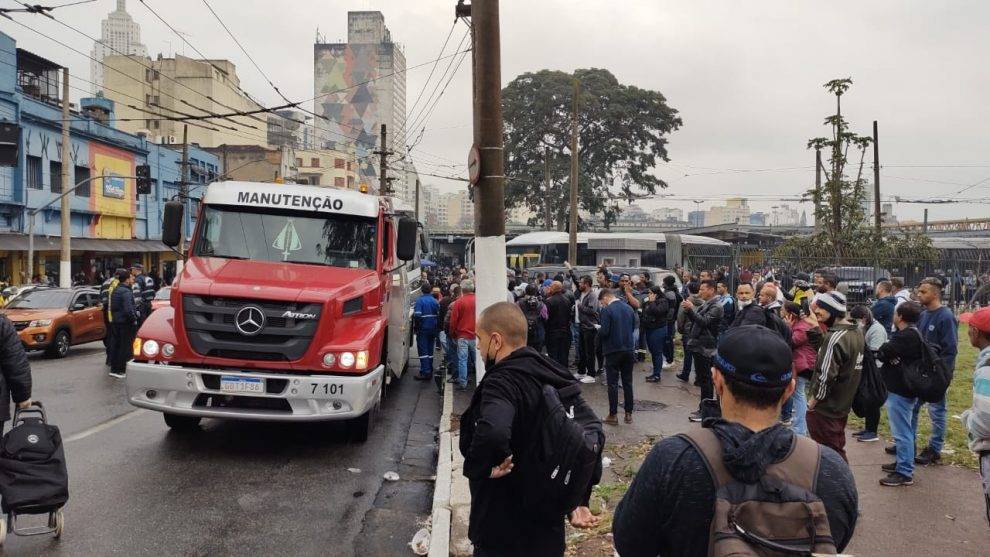 Greve de ônibus fecha Terminal Parque Dom Pedro em São Paulo