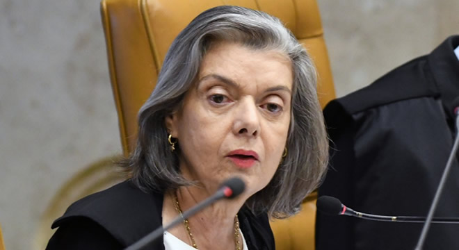 Ministra do TSE manda tirar do ar vídeo que liga Lula a crimes