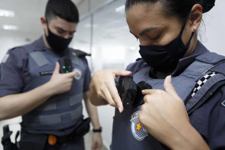 Haddad diz que vai ampliar uso de câmeras no uniforme de policiais