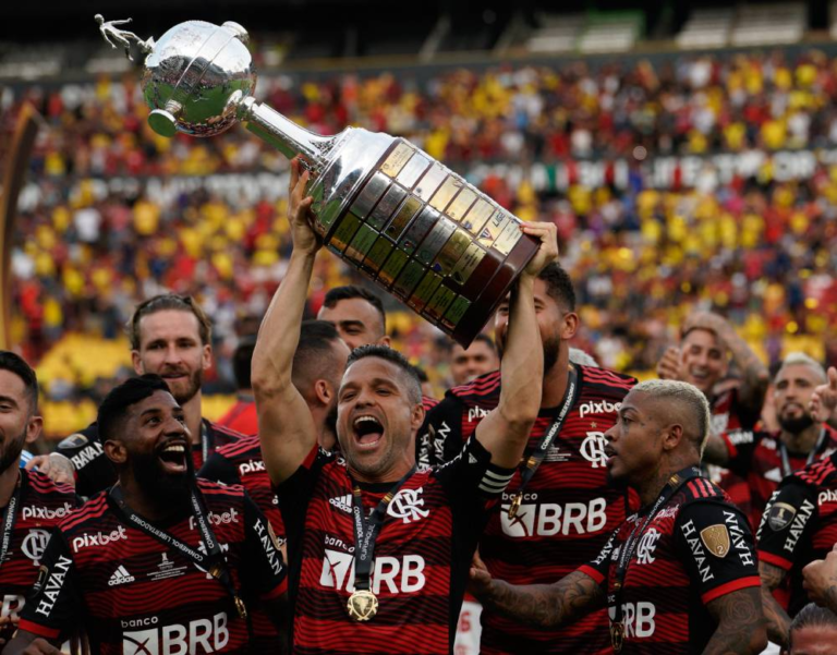 Gabigol decide e Flamengo conquista o tricampeonato da Libertadores