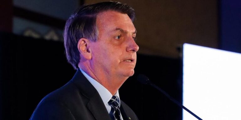 Campanha de Bolsonaro gasta mais de R$ 140 mil para rebater acusação de pedofilia